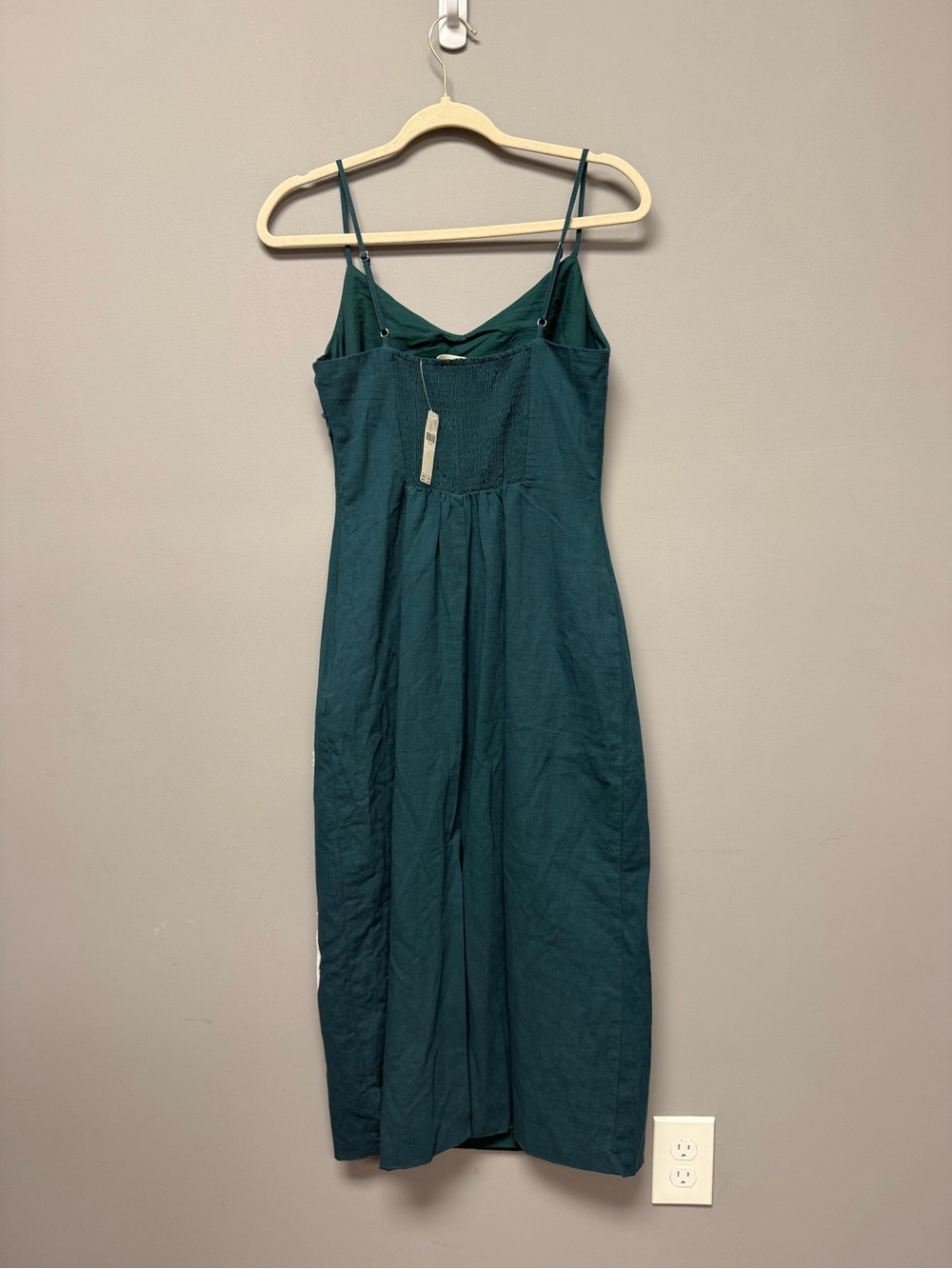 Exquise Linen Midi Dress - Picture 4 of 7
